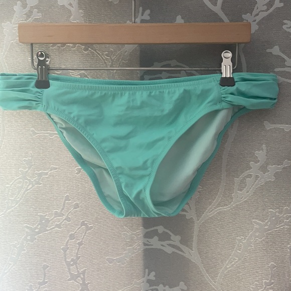 Bikini - Picture 4 of 6